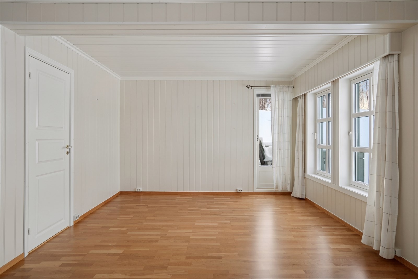 Fra stuen er det utgang til en trivelig terrasse. Galleribilde