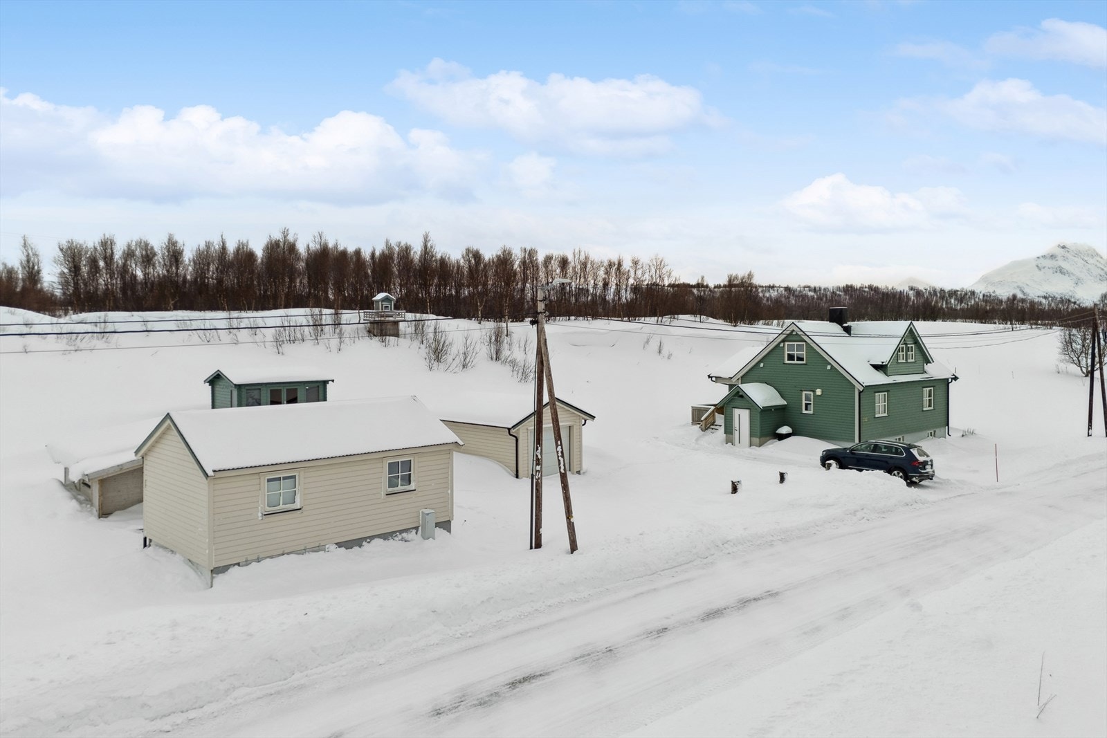 Spåkenesveien 202 er en enebolig med stor tomt beliggende på Spåkenes. Galleribilde