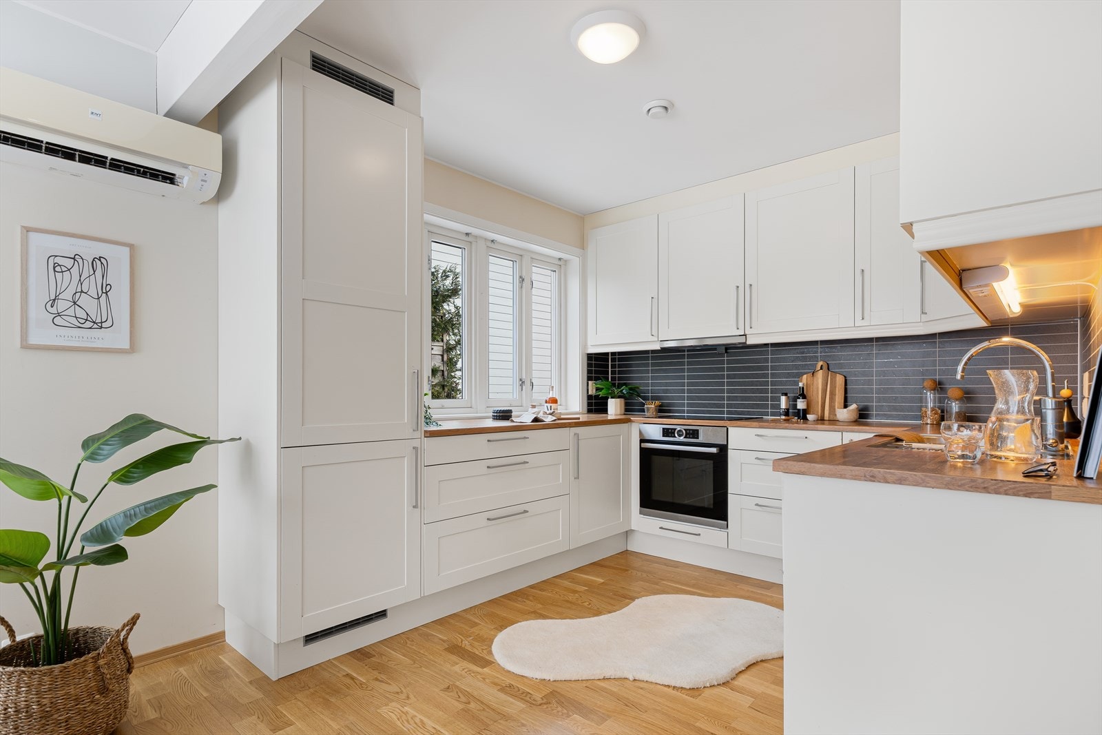 Integrerte hvitevarer på kjøkken medfølger. Galleribilde