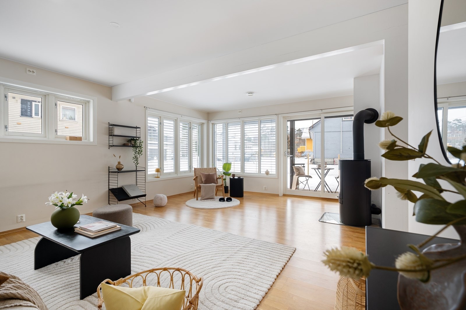 Meget arealeffektiv enebolig med romslig stue. Galleribilde