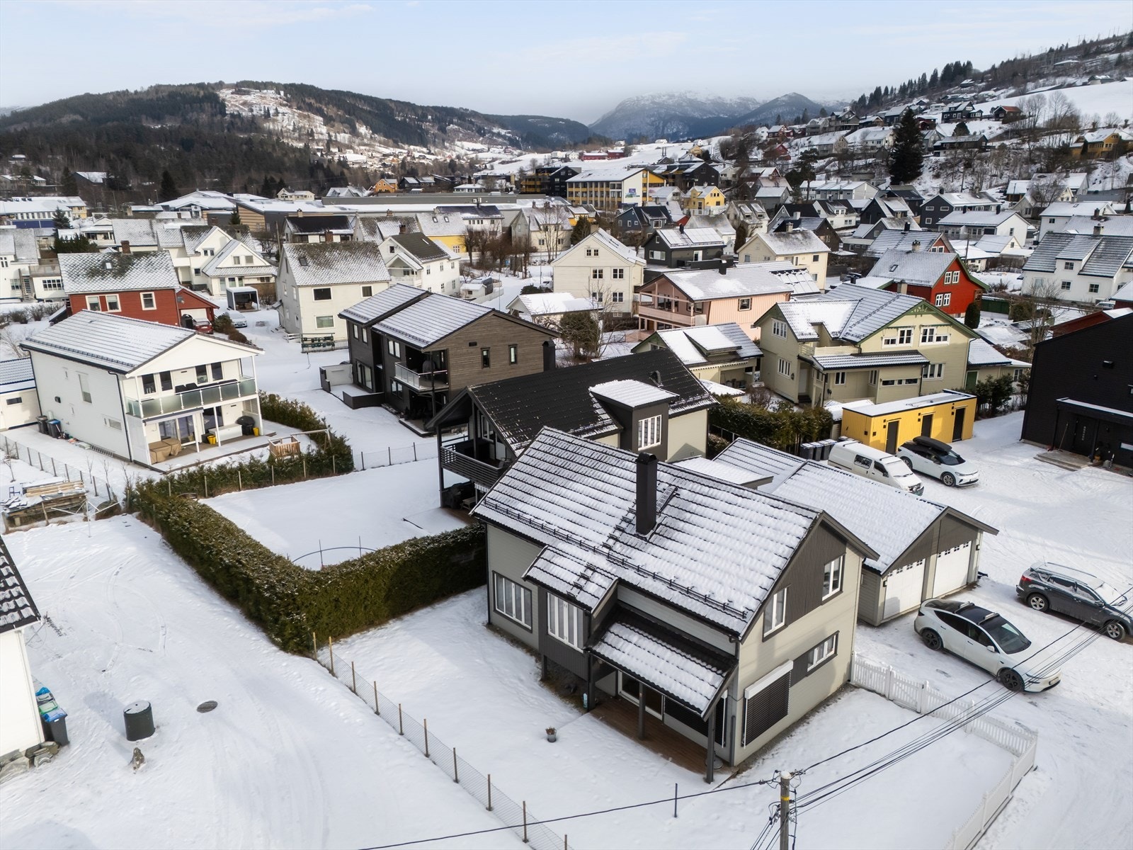 Frittstående enebolig innerst i blindveg med hage, garasje og sportsbod. Foto: Christer Horstad, Weststaff Media AS. Galleribilde
