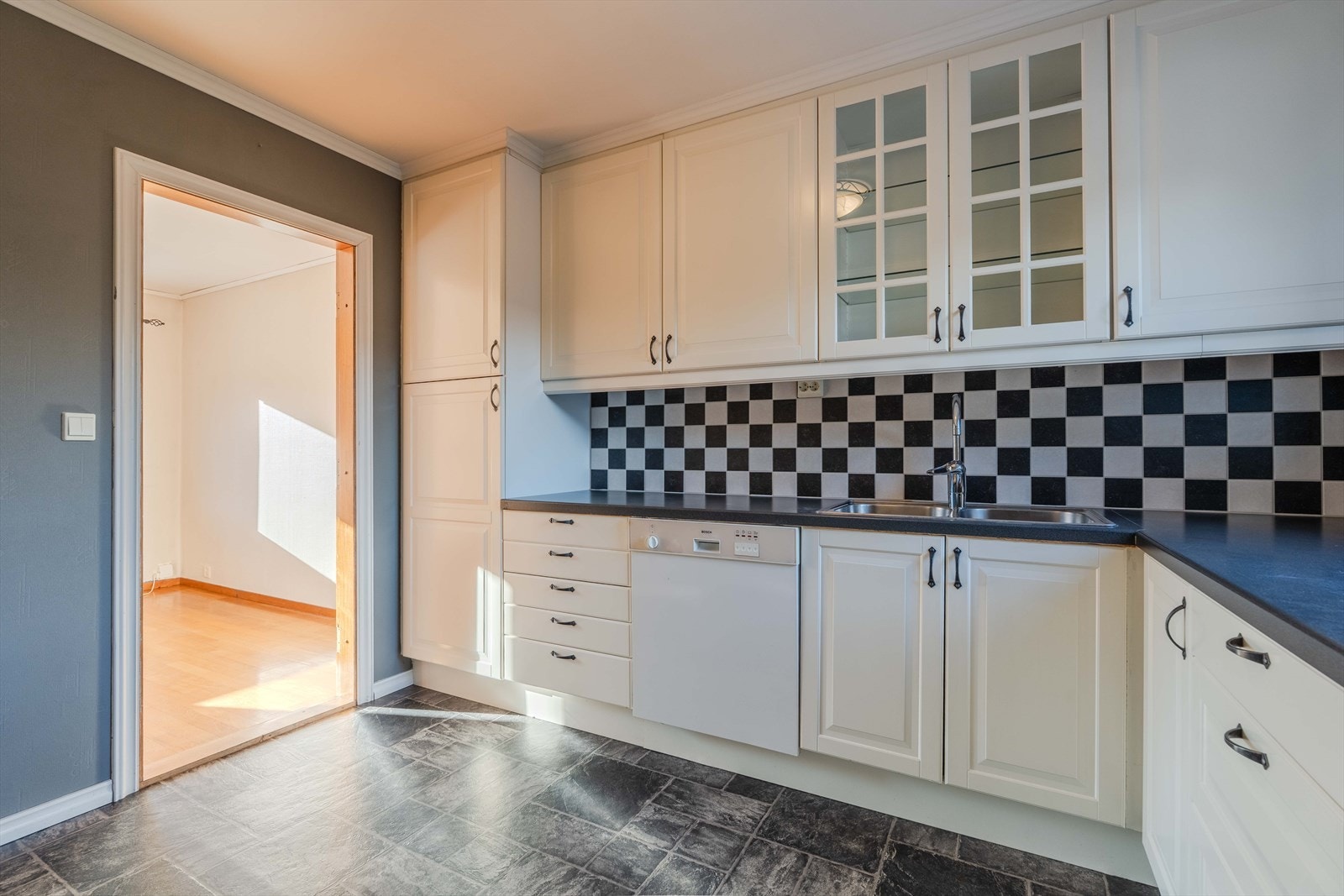 Kjøkkeninnredning fra 2007 Galleribilde