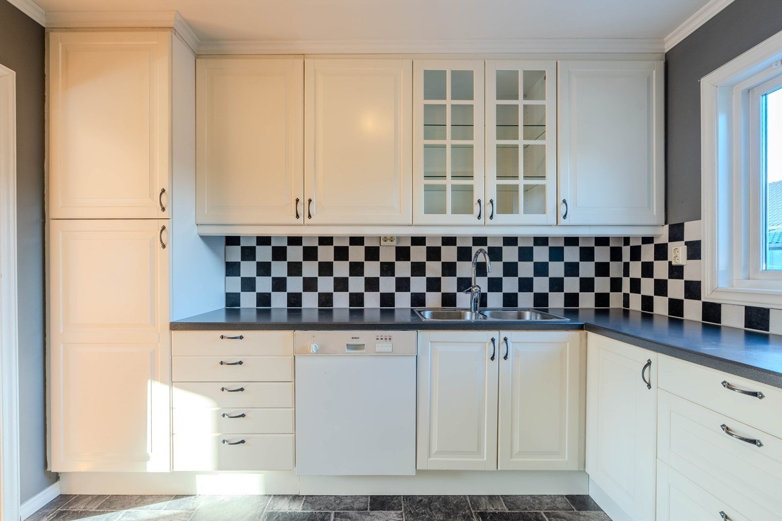 Kjøkkeninnredning fra 2007 Galleribilde