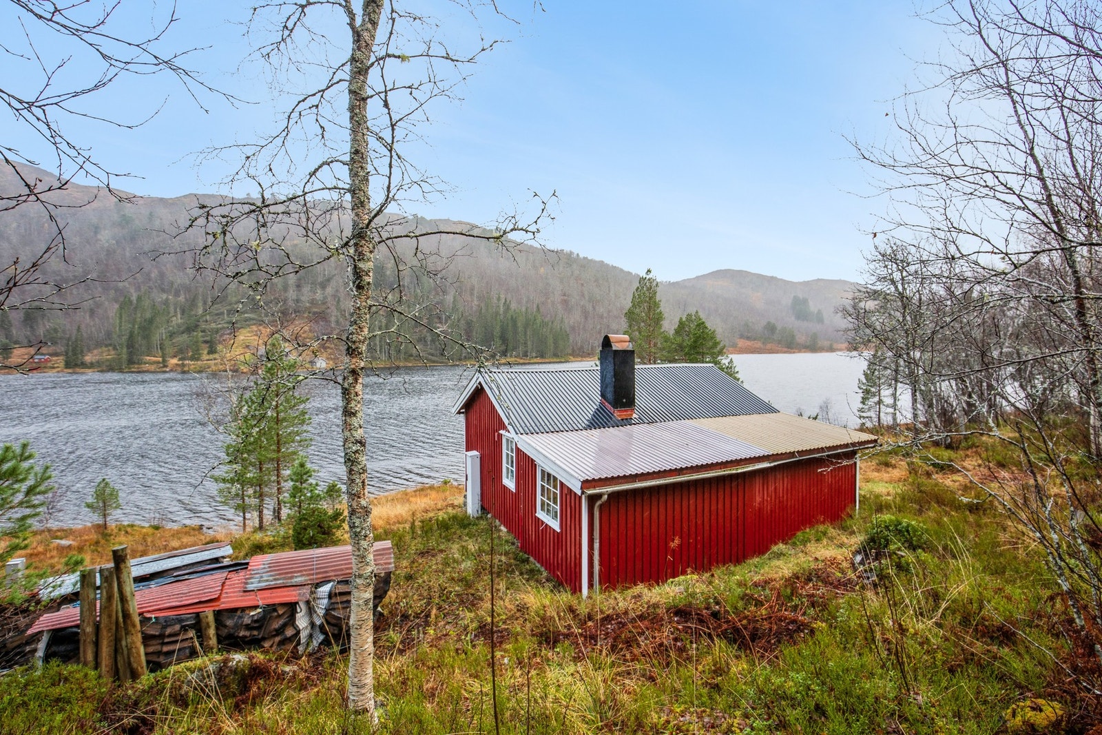 Området egner seg godt for gåturer og skiturer i nærområdet. Lunddalsvatnet gir bademuligheter på sommerstid. Galleribilde