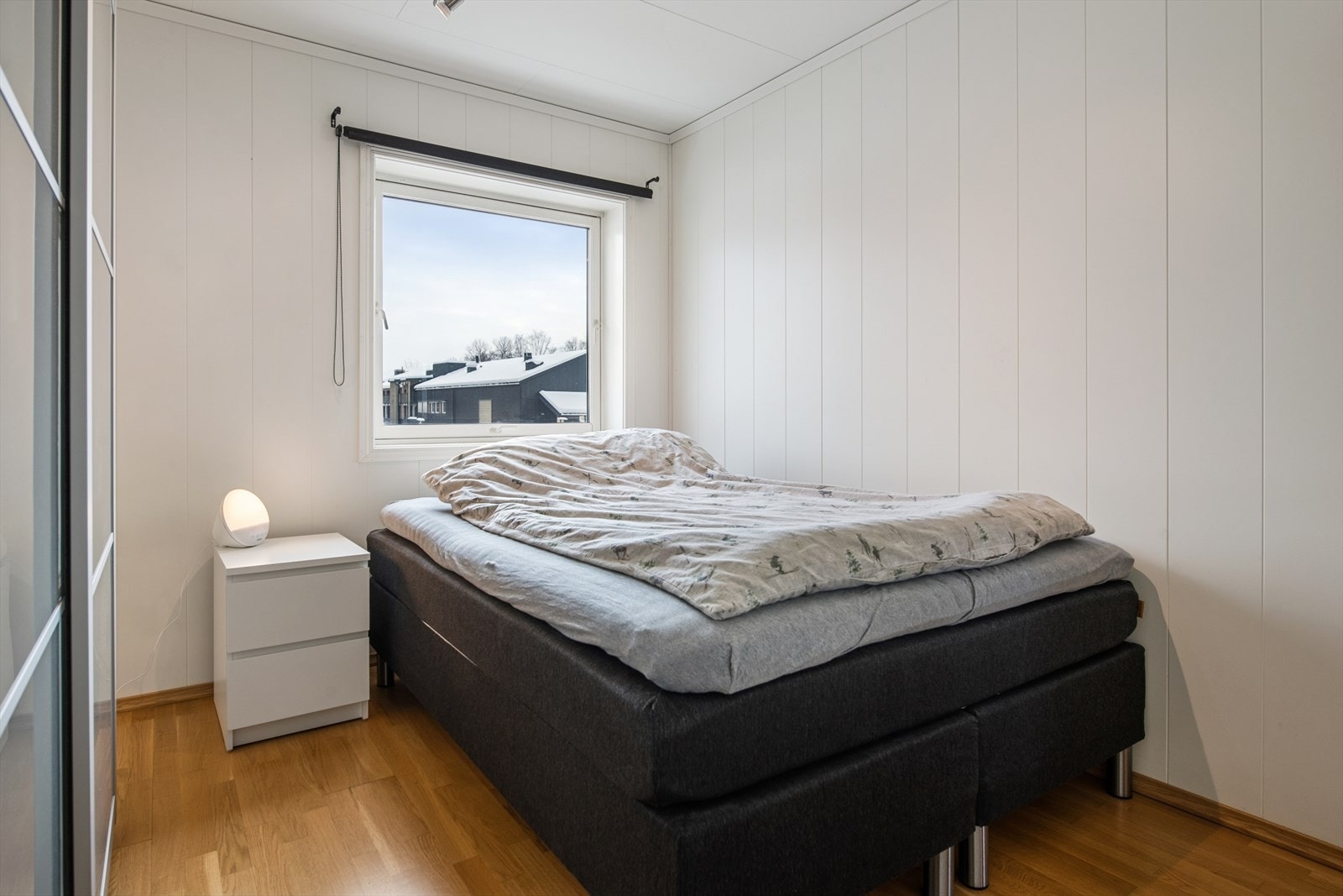 Videre byr leiligheten på ett soverom. Galleribilde