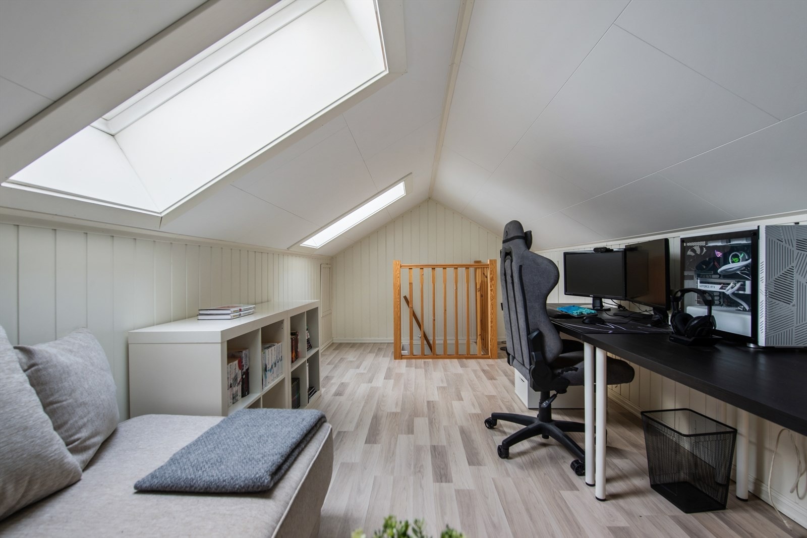 Ypperlig som en ekstra stue, gjesterom eller hjemmekontor. Galleribilde