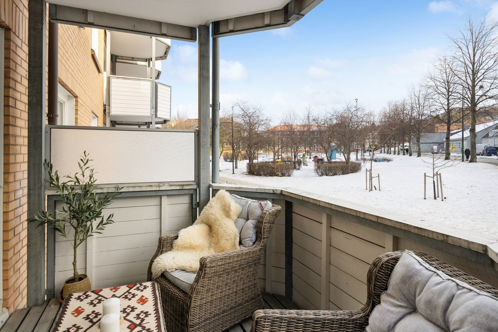 Fra stuen er det direkte utgang til en balkong på 6 m². Galleribilde