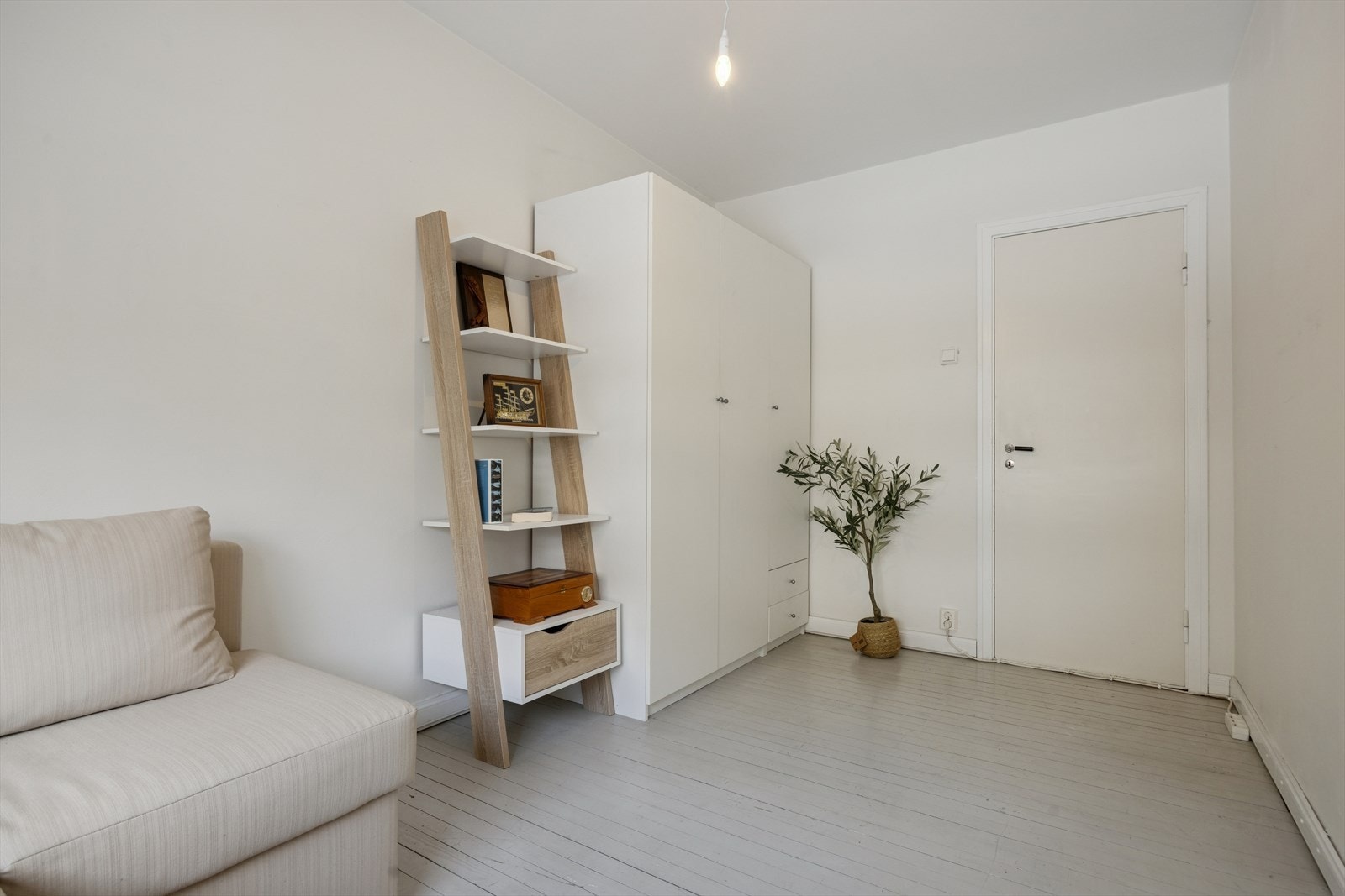 Det andre soverommet egner seg godt som barnerom, gjesterom eller kontor. Galleribilde