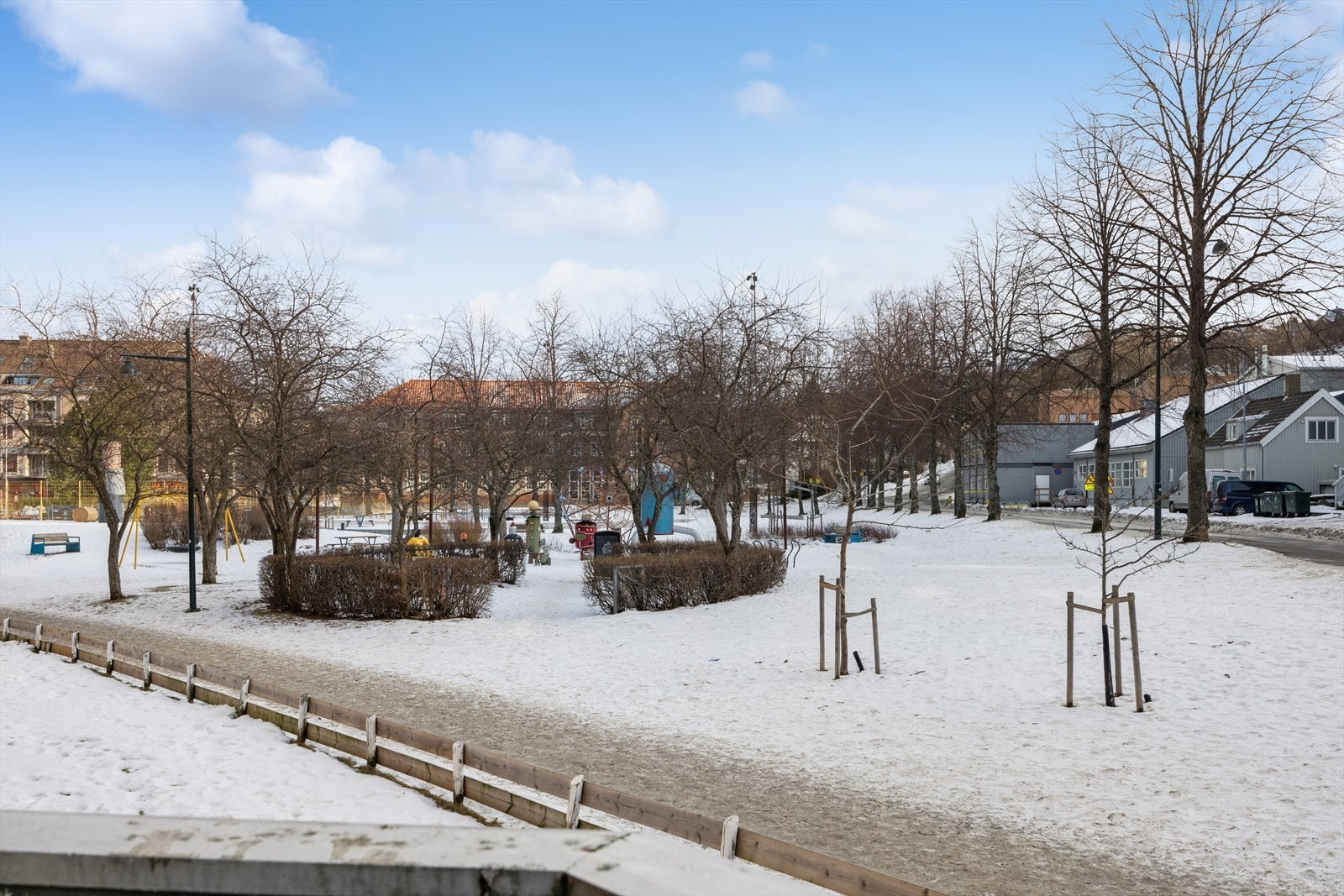 Området byr på flere parkområder for rekreasjon og aktivitet. Galleribilde