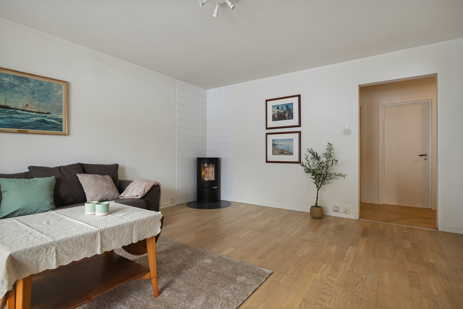 En stilren vedovn gir ekstra varme på kalde dager. Galleribilde