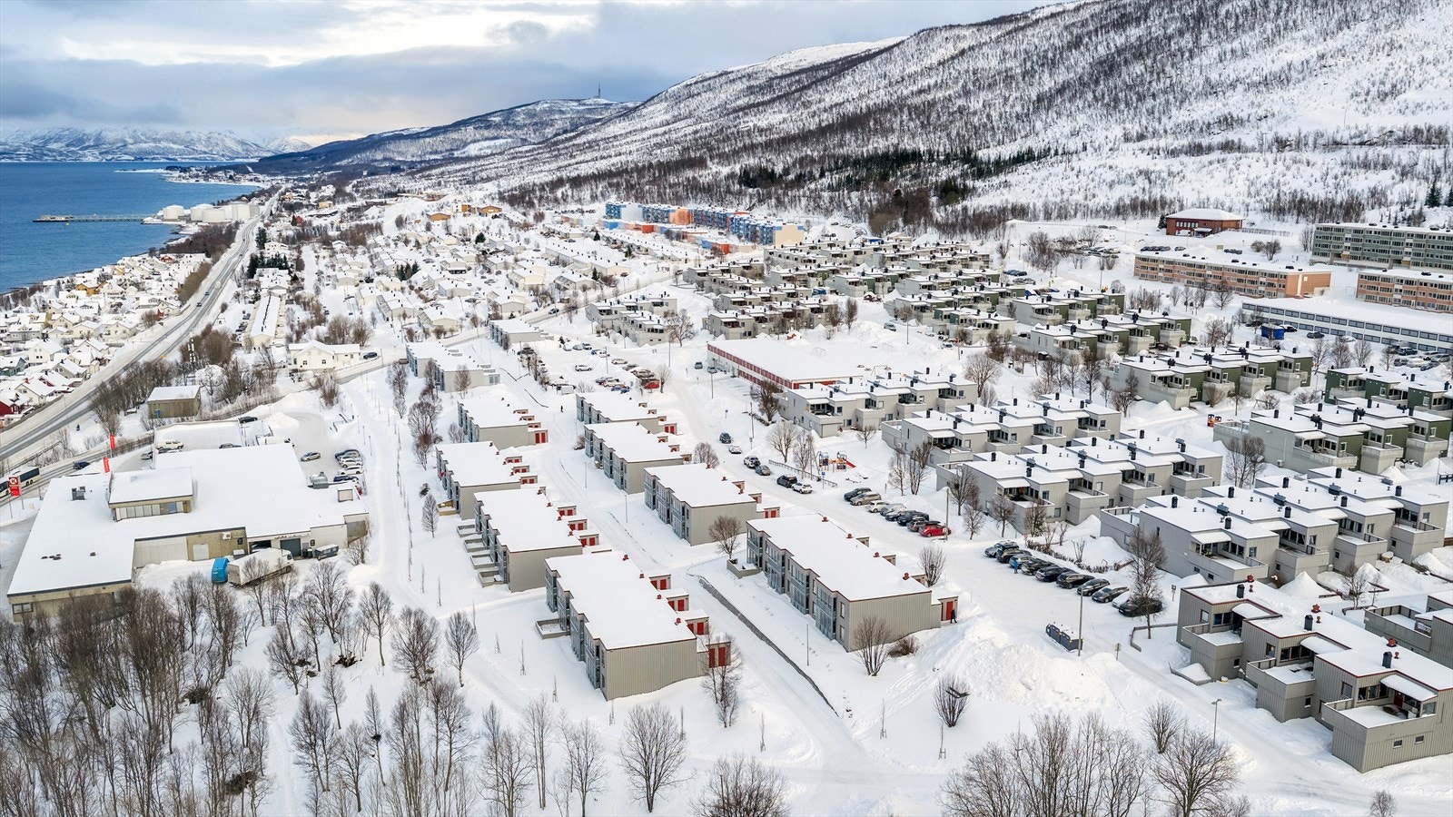 Matbutikk, flotte turområder, alpinbakken, bensinstasjon og mye mer innenfor gangavstand. Galleribilde