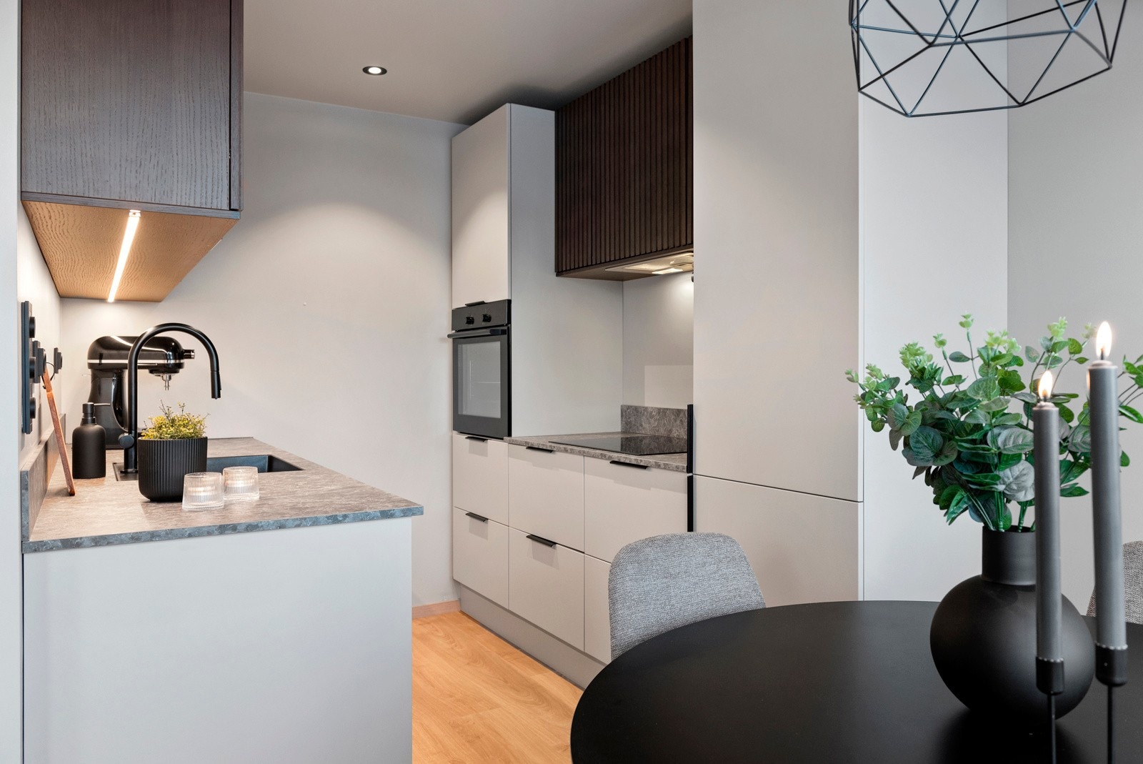 Eksklusivt kjøkken levert av JKE Design, nytt i 2025. Galleribilde