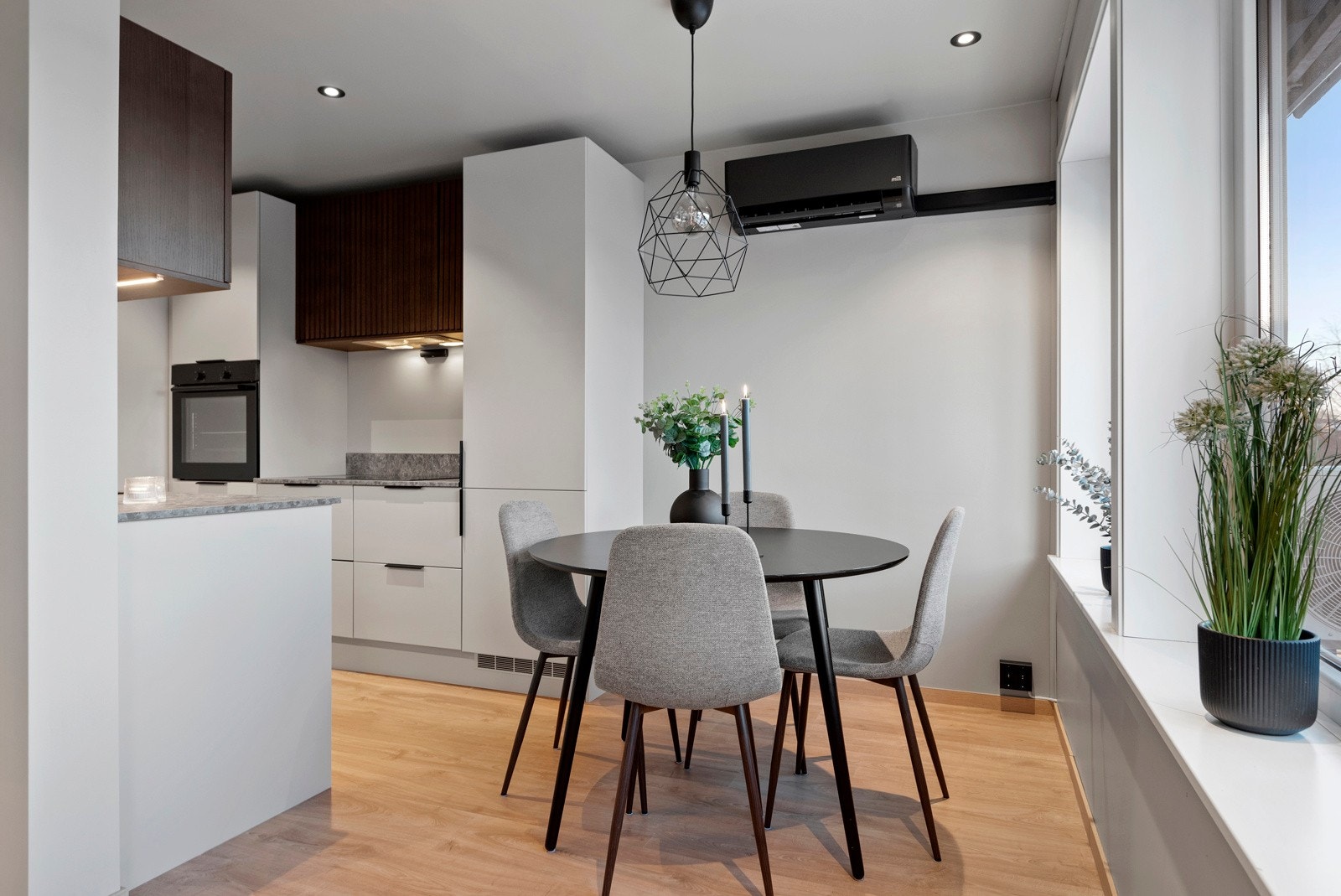 God plass til både sofaløsning og spisebord. Galleribilde