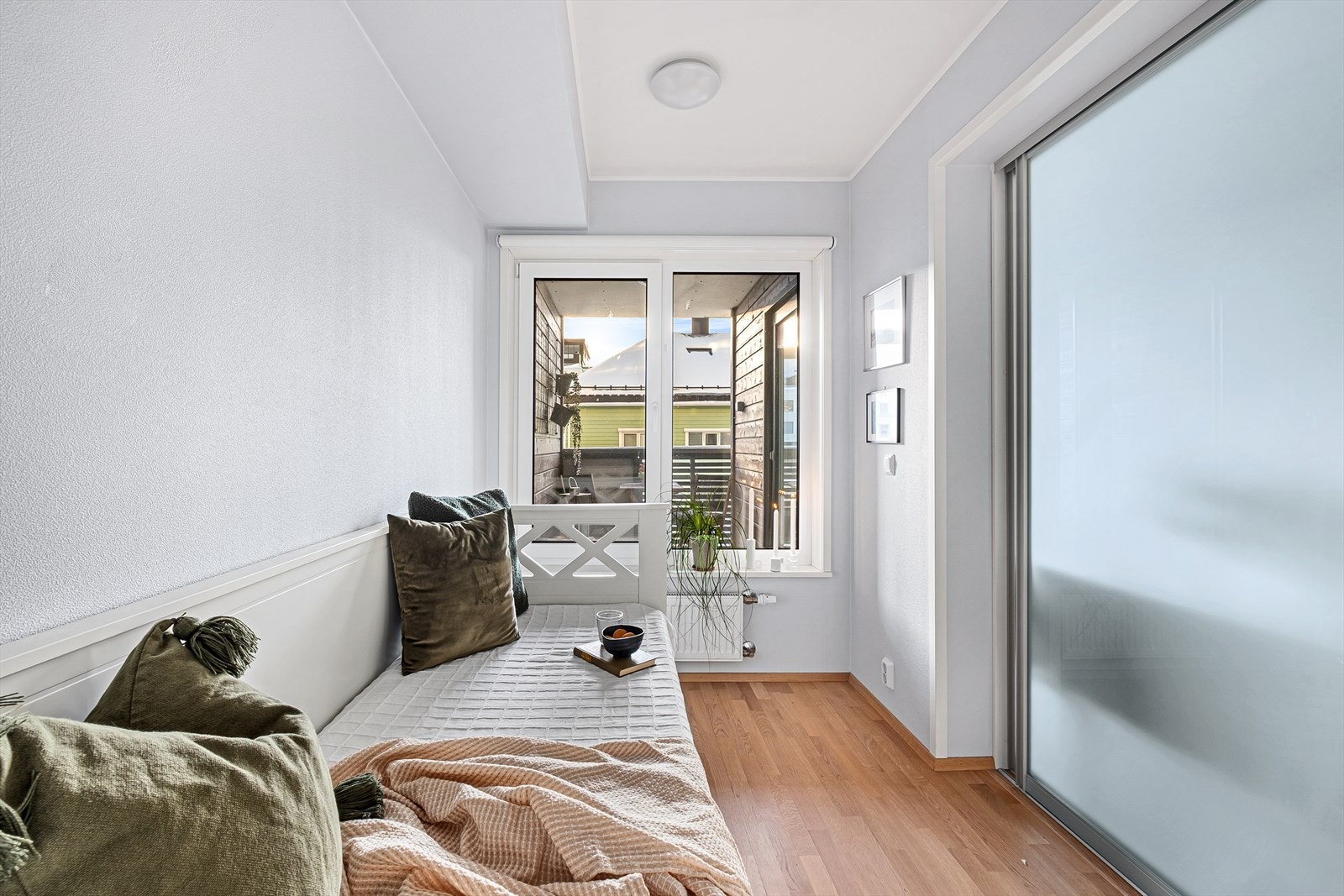 Soverom II - Rommet passer utmerket som barnerom, gjesterom, kontor eller bare som en forlengelse av stuen Galleribilde