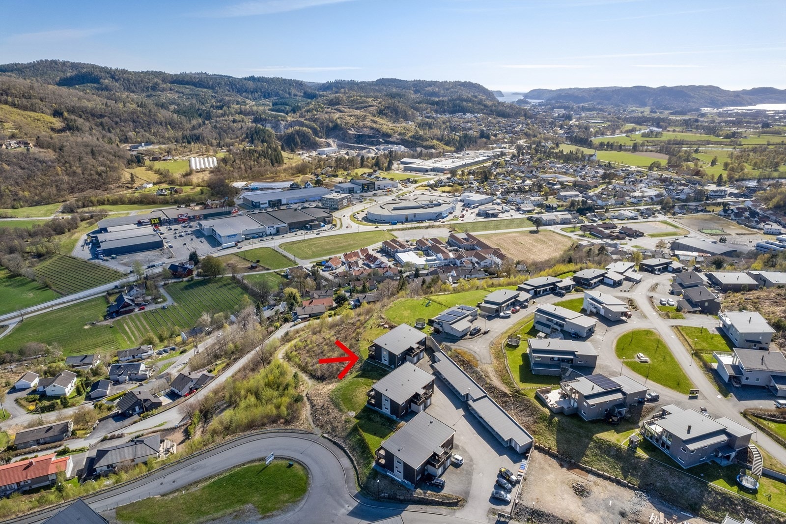 Solrik og sentral beliggenhet med flott utsikt ut over Handelsparken på Rom! Galleribilde