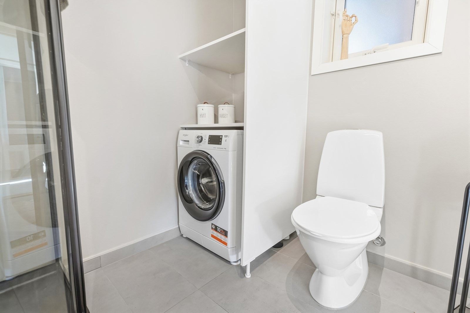 På badet er det også opplegg til vaskemaskin. Galleribilde