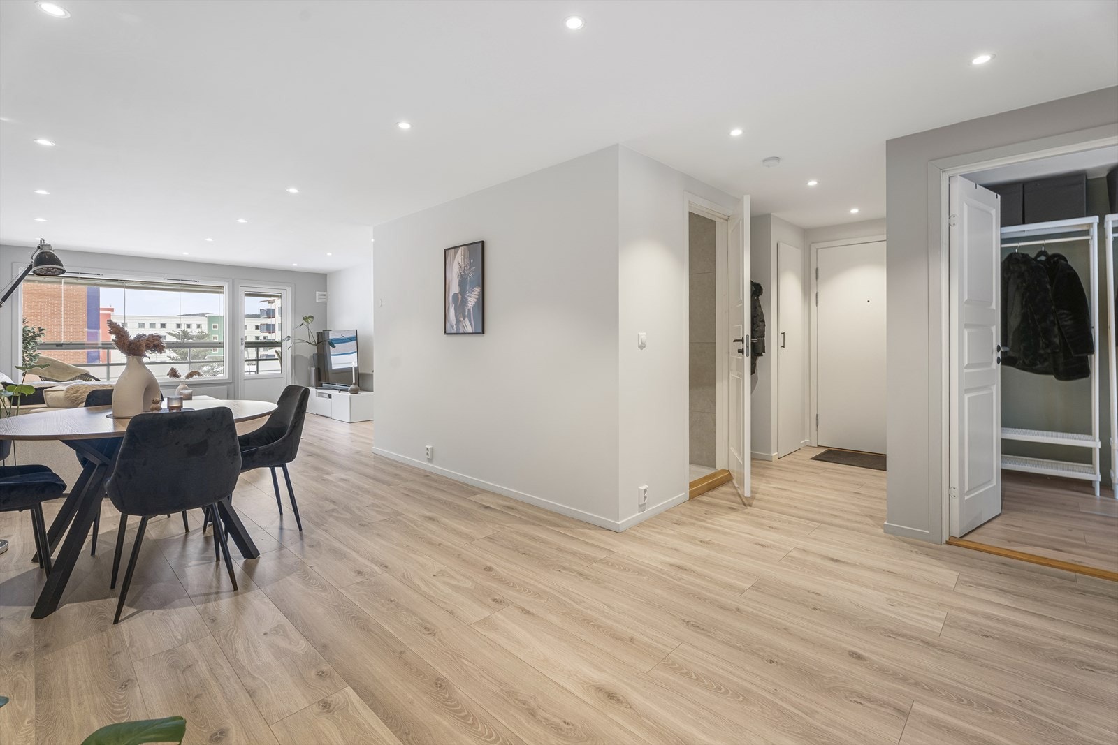 Leiligheten har en god planløsning med romslige oppholdsrom. Galleribilde