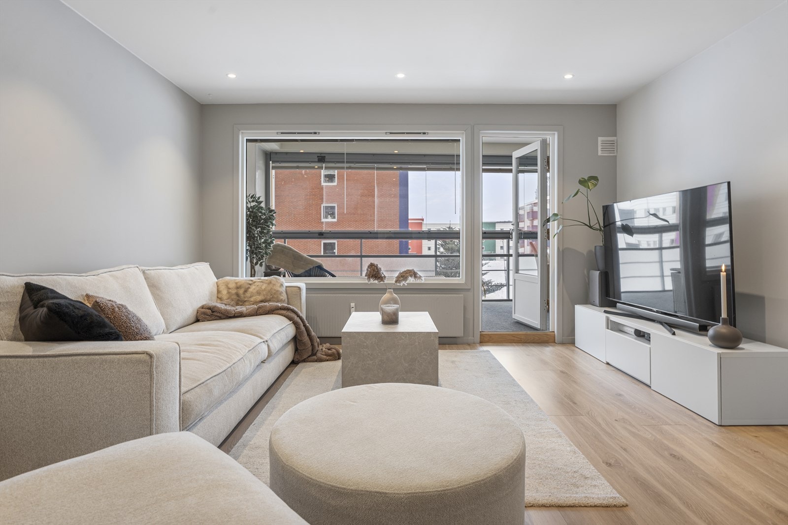 Dette er en stor og moderne 4-roms andelsleilighet i byggets 2. etasje. Galleribilde