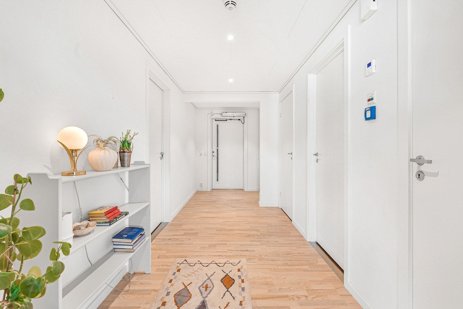 Det første som møter deg i leiligheten er en lys og innbydende entré som tar deg til alle rom i leiligheten. Galleribilde