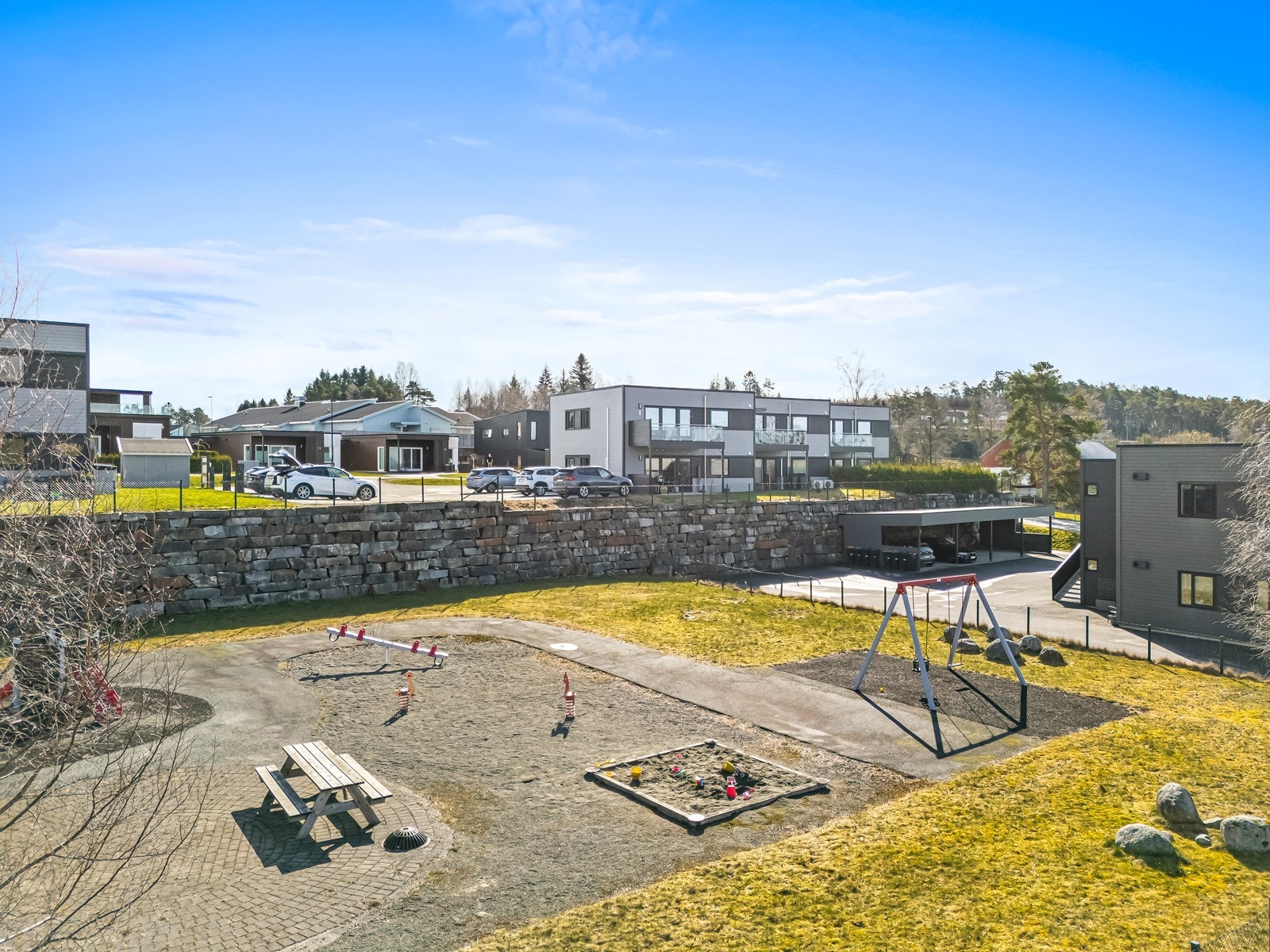 Boligfeltet har også felles lekeplasser for de yngste. Galleribilde