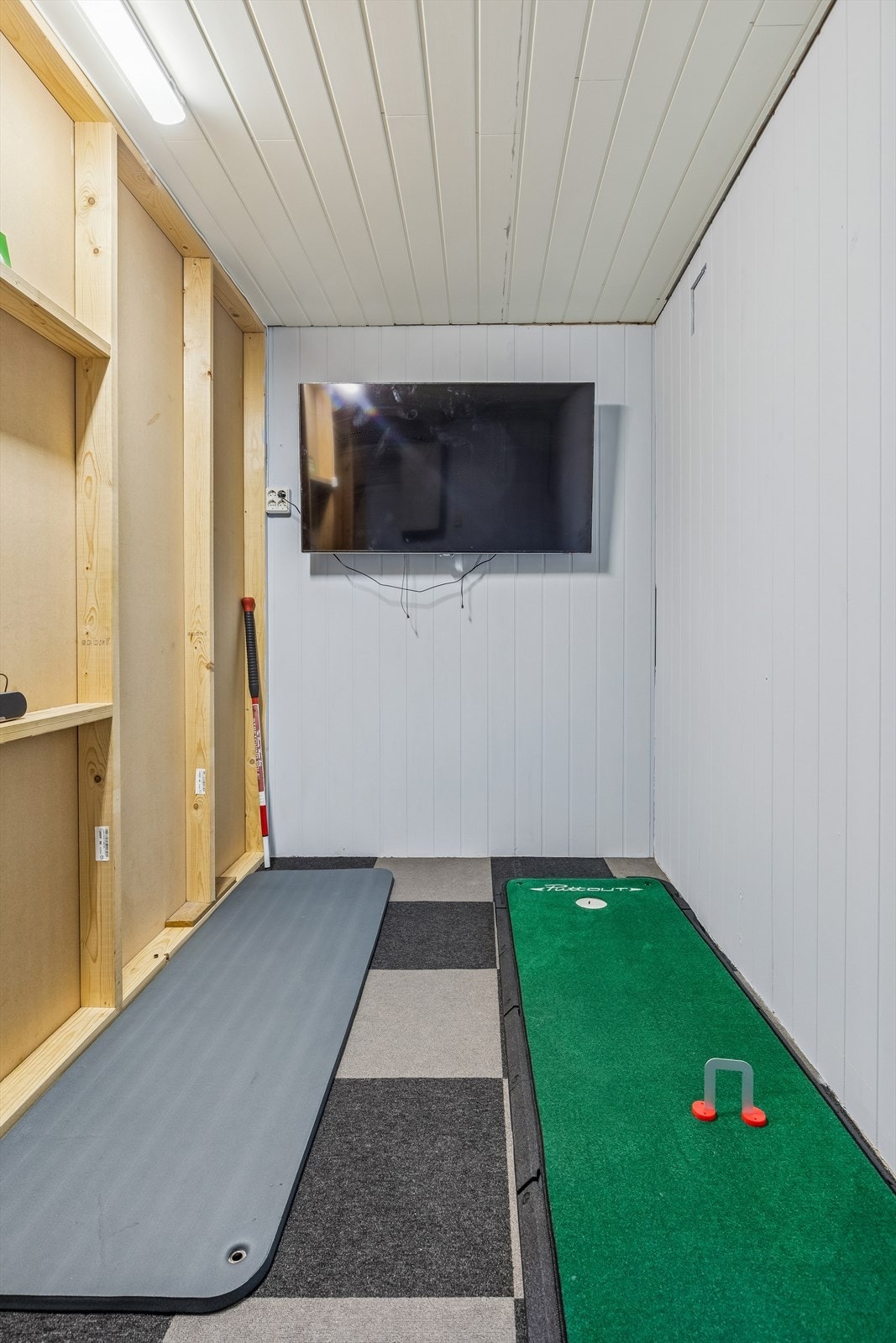 Innvendig bod gir ekstra lagringsplass og er i dag innredet som et hobbyrom. Galleribilde