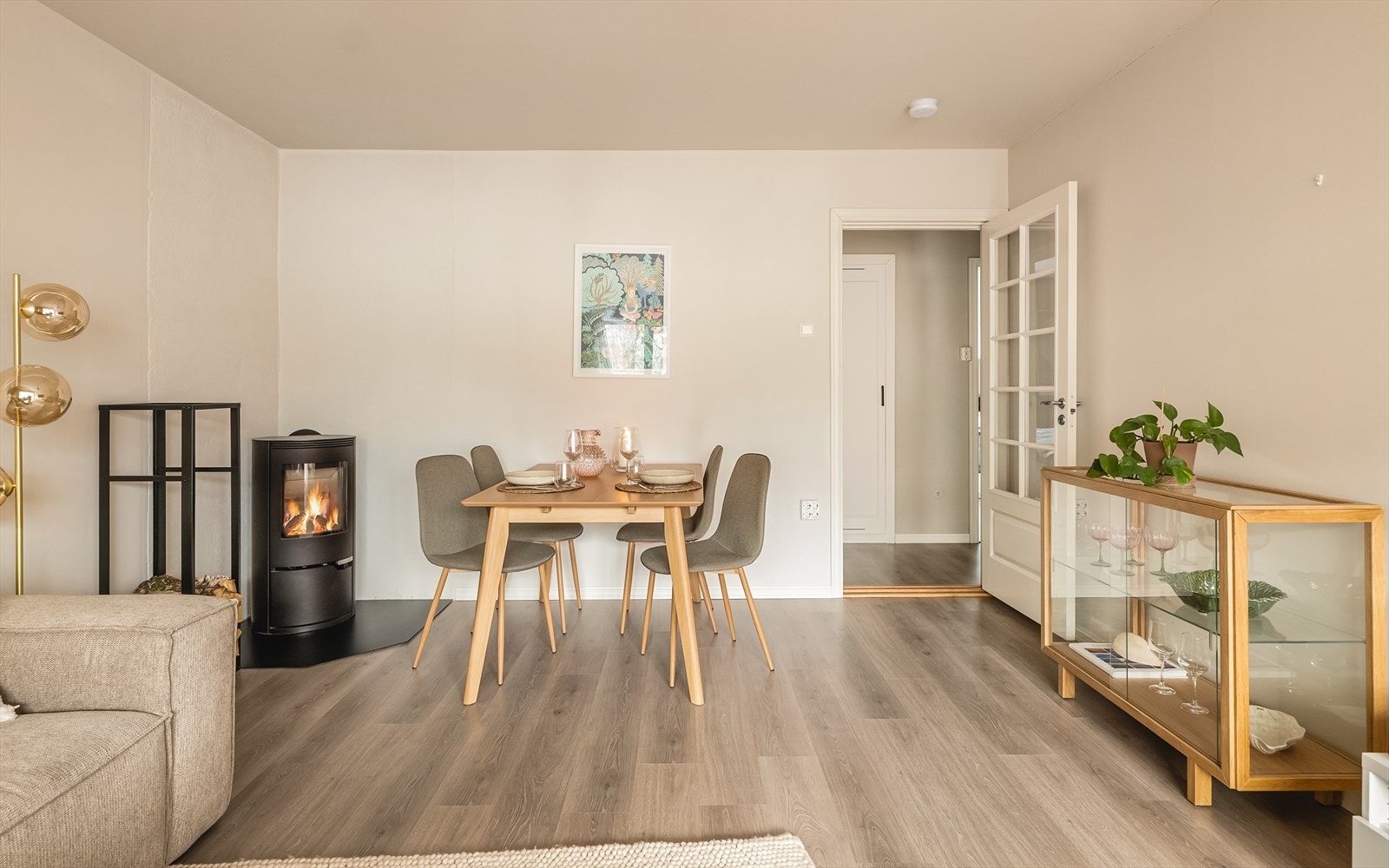 Her er også plass til spisebord. Galleribilde