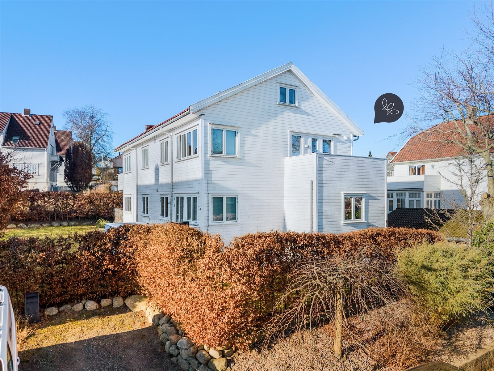 Leiligheten ligger i 2 etasje og disponerer også loftsrom med egen inngang. Galleribilde