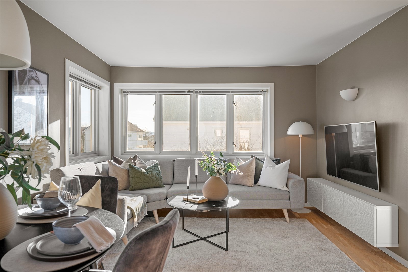 Leiligheten fremstår innbydende med flotte farge- og materialvalg. Galleribilde