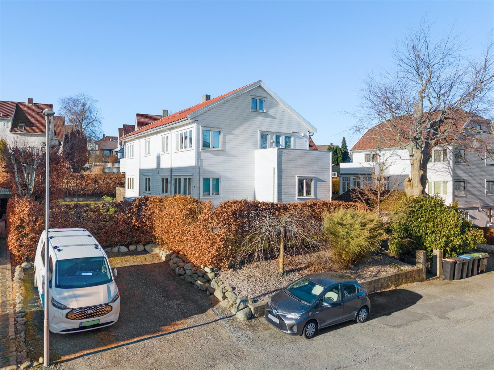 Leiligheten har fast parkeringsplass. Galleribilde