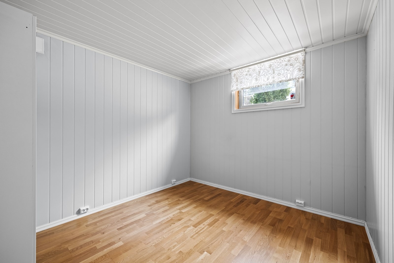 Kjelleretasjen inneholder to gode hobbyrom med gode bruksmuligheter og potensial for alternativ utnyttelse etter behov. Galleribilde