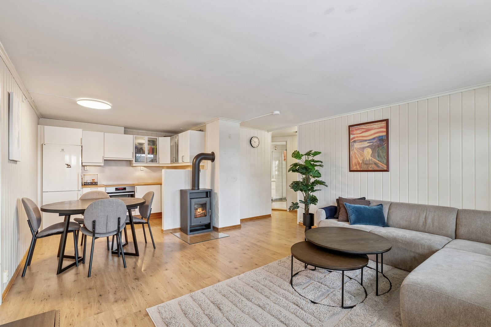 Denne delen av boligen er p.d.d. utleid. Dette er stue/kjøkken (se punkt om utleie i salgsoppgaven) Galleribilde