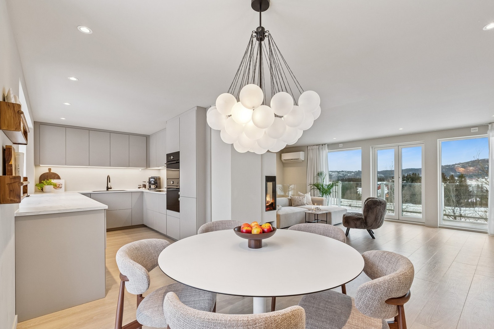 God plass til spisebord Galleribilde