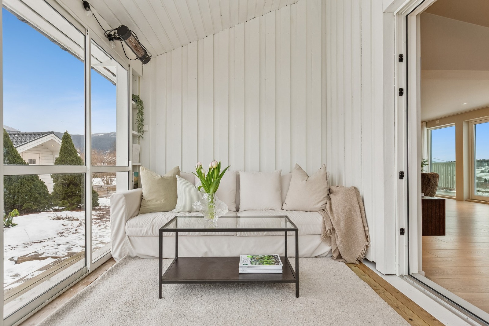 Forleng sommeren med denne flotte utestuen. Utestuen har en montert terrassevarmer Galleribilde