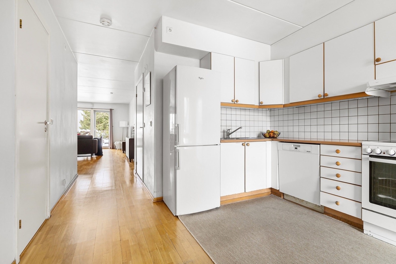 Den delvis åpne løsningen sørger for en god kommunikasjon med stuen Galleribilde