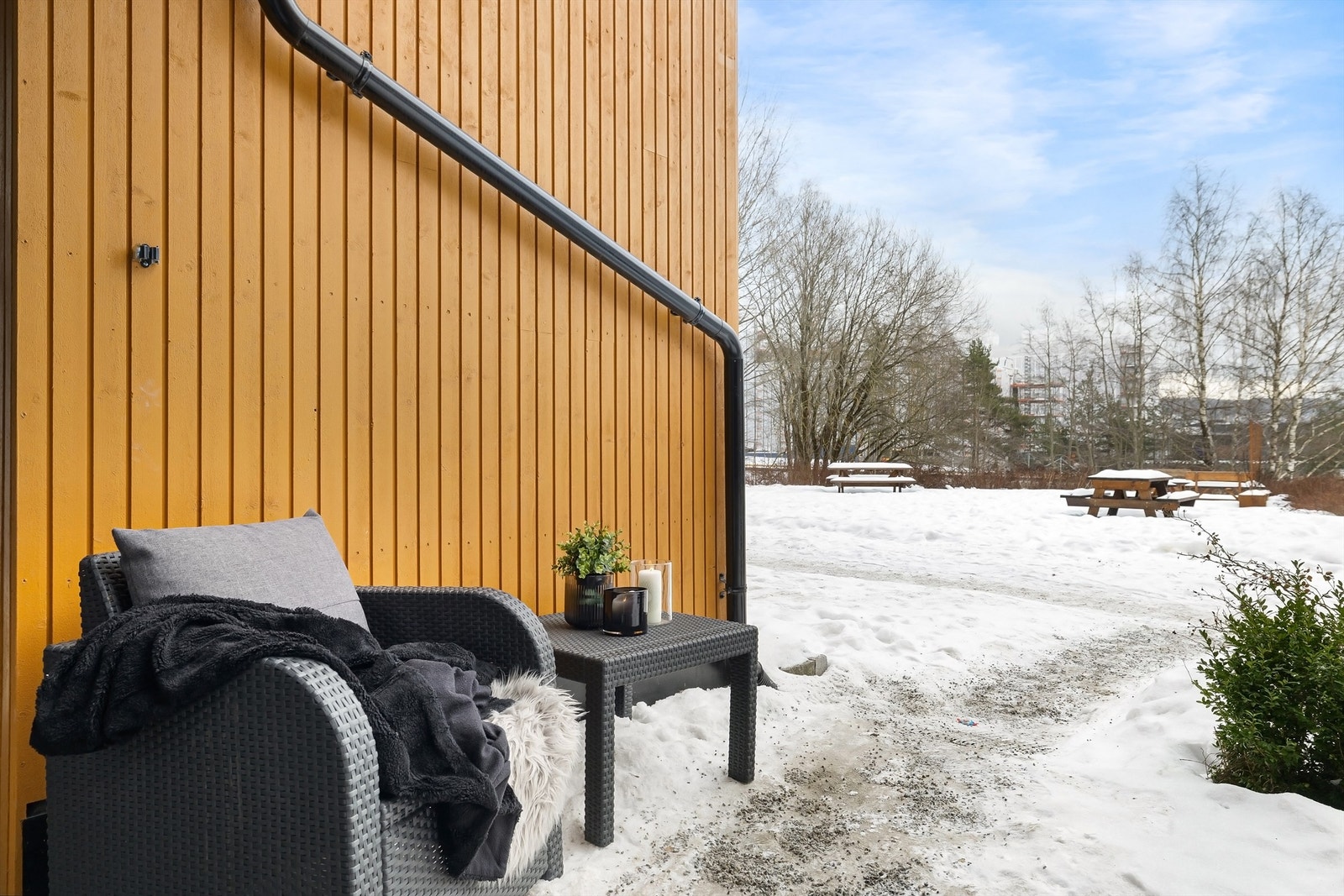 Ved inngangspartiet kan man nyte morgen- og formiddagsolen Galleribilde