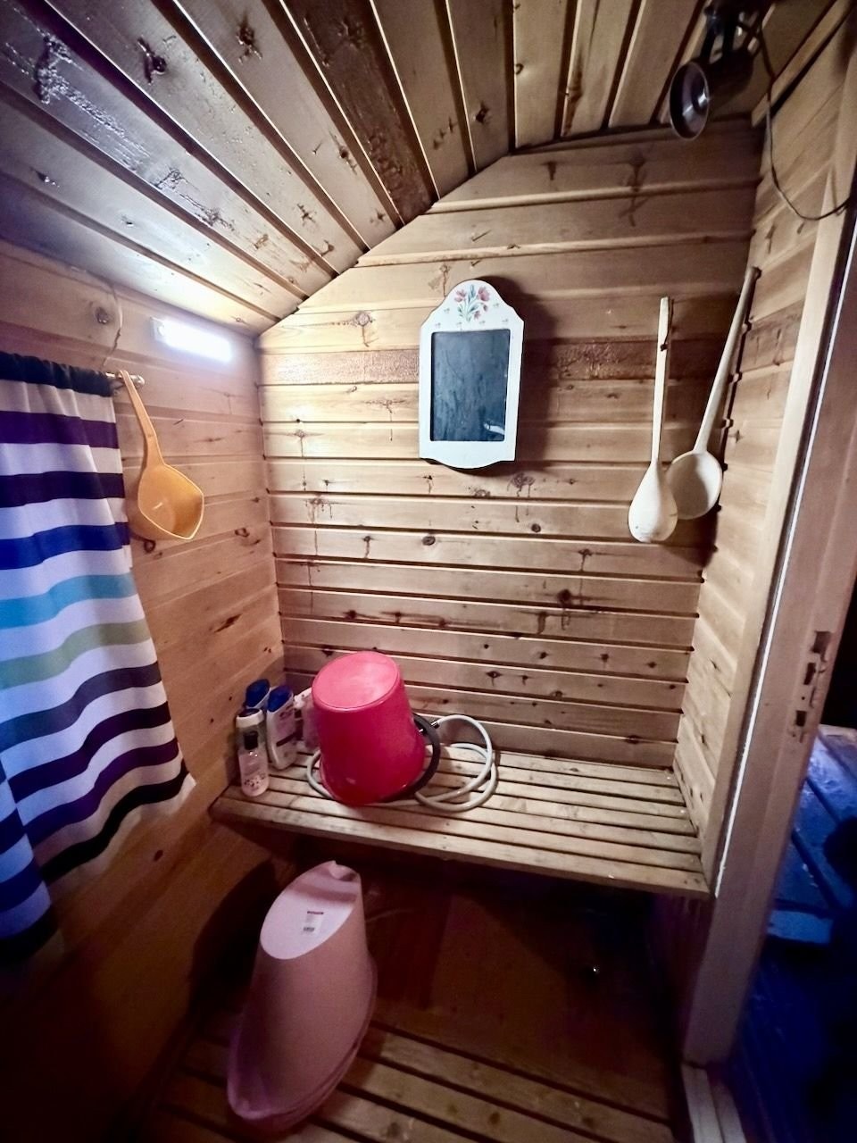 Benk i badstue Galleribilde