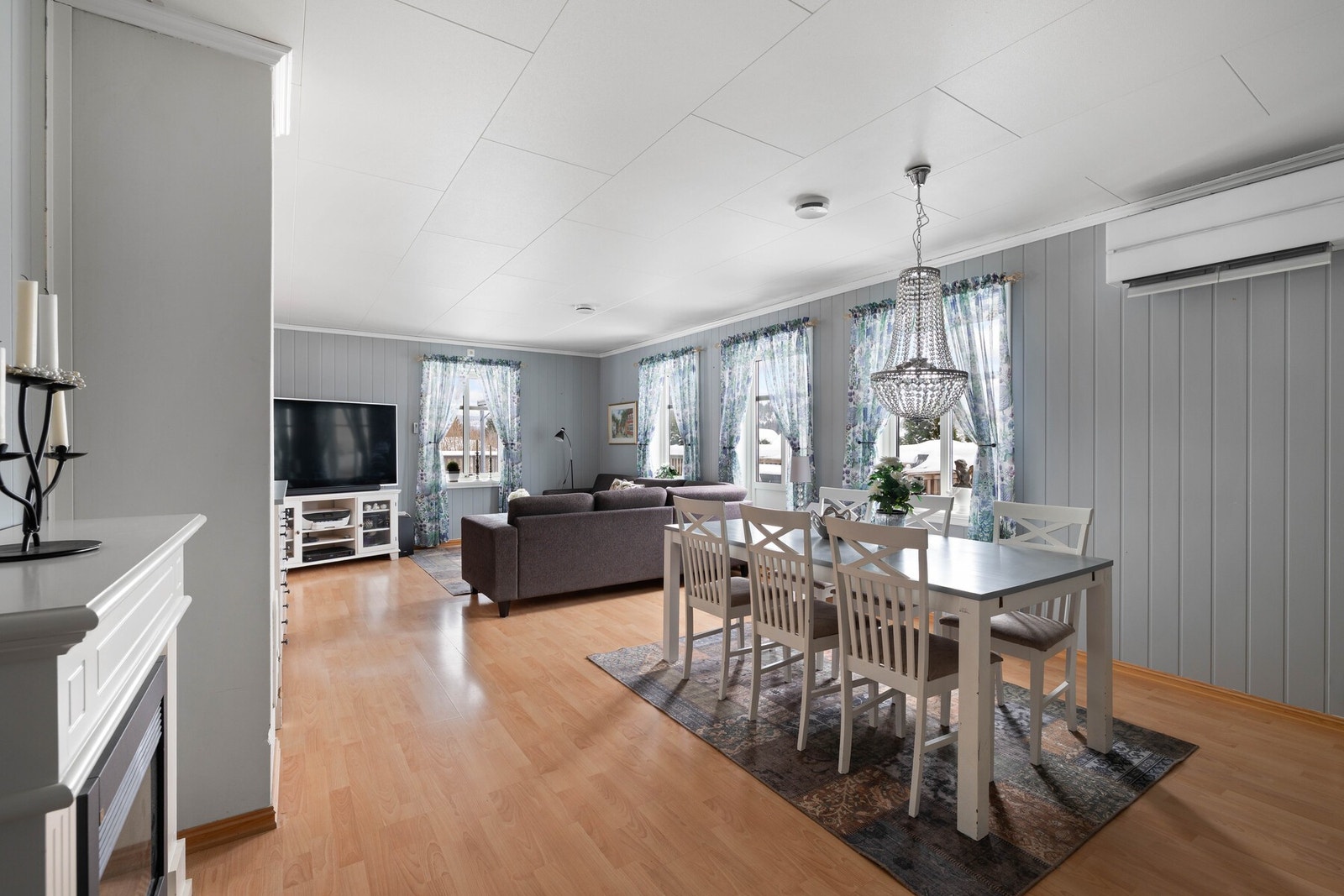 I stuerommet kan du lage deg en spisestue med plass til litt fler gjester. Galleribilde