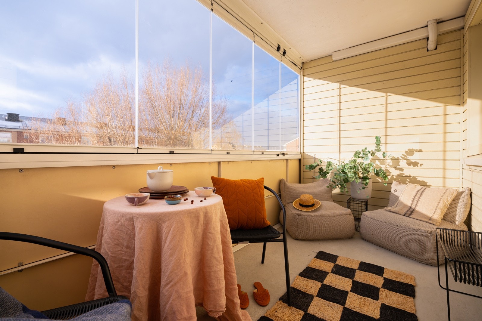 Balkongen er på ca. 9m² og har du god plass til sittegruppe, grill og beplantning. Galleribilde