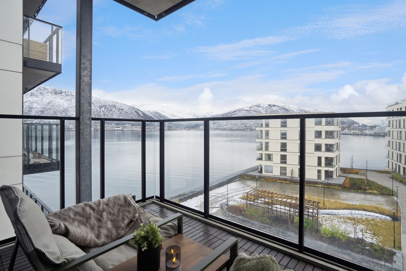 Flott utsikt mot fastlandet og flott natur! Galleribilde