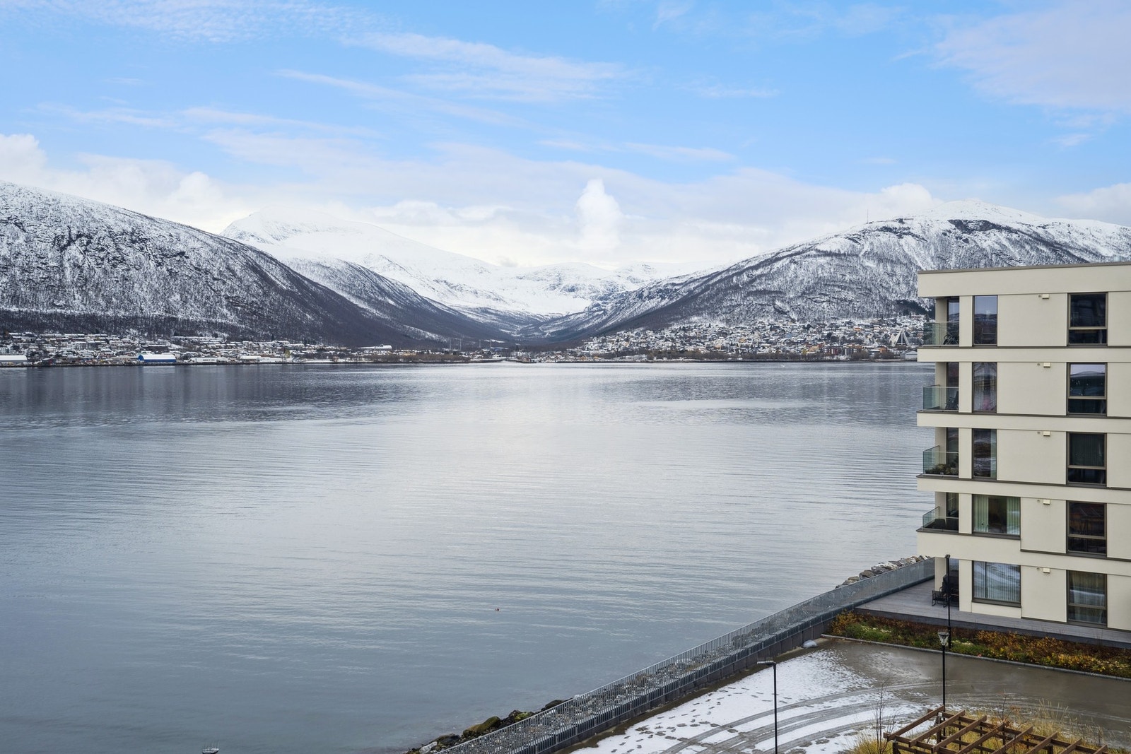 Utsikt rett mot fastlandets vakre natur! Galleribilde