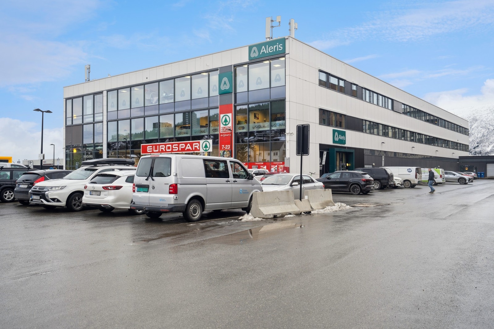 Kun et steinkast fra en av Tromsøs største dagligvarehandler! Galleribilde