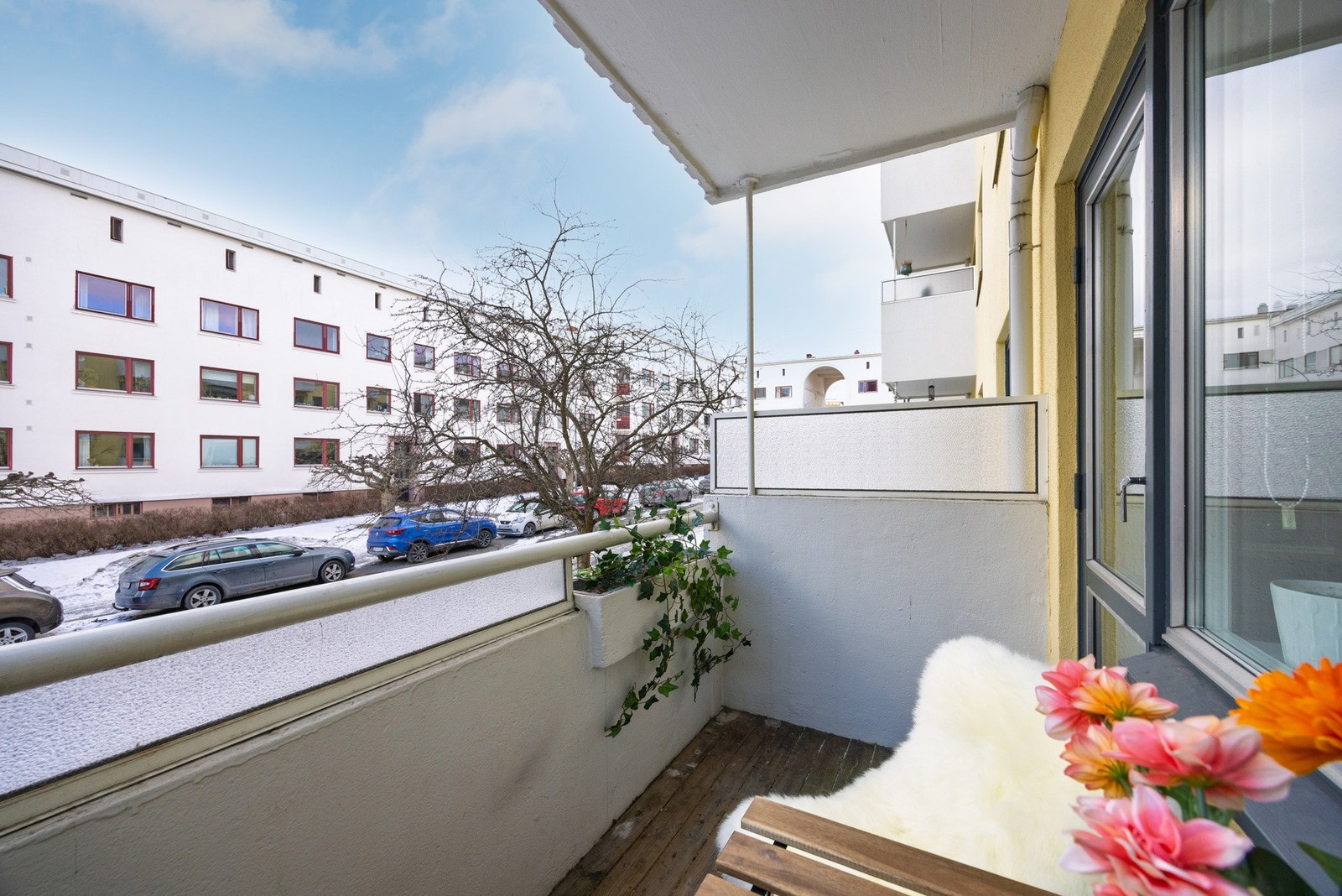 Beliggende skjermet og tilbaketrukket til i et barnevennlig boligområde på Bjølsen. Galleribilde