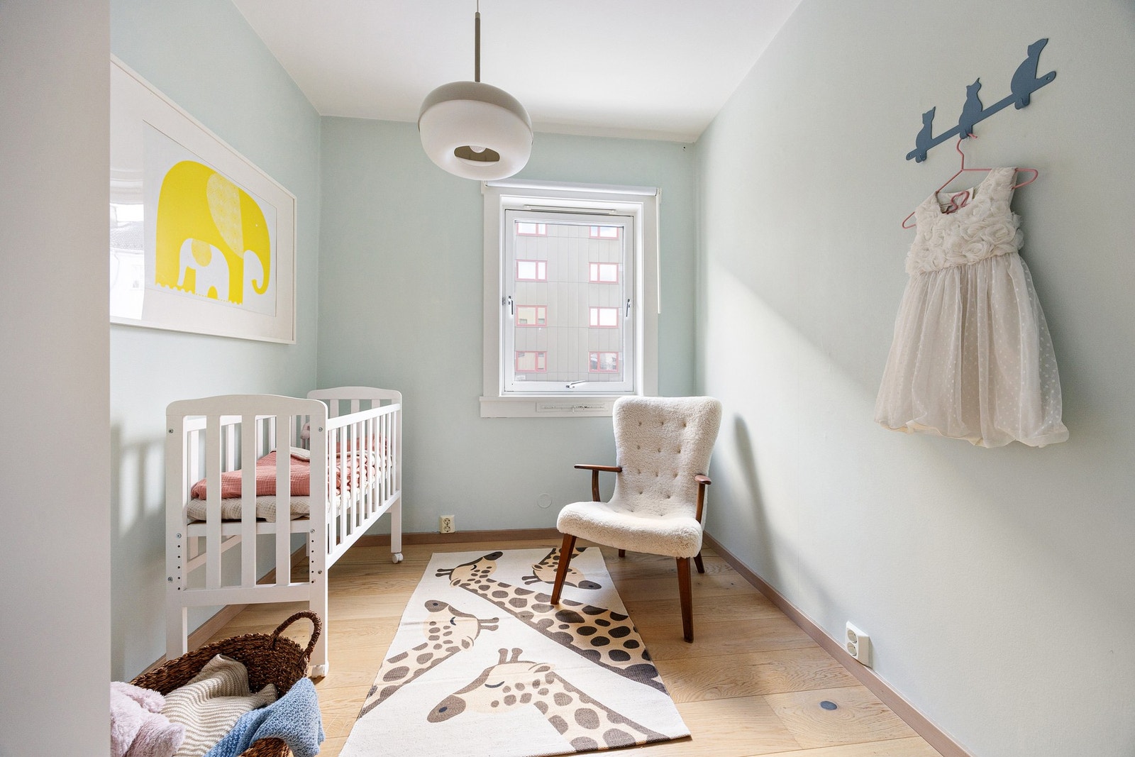 Soverom 2: Praktisk soverom med plass til seng, nattbord eller annet møblement. Galleribilde