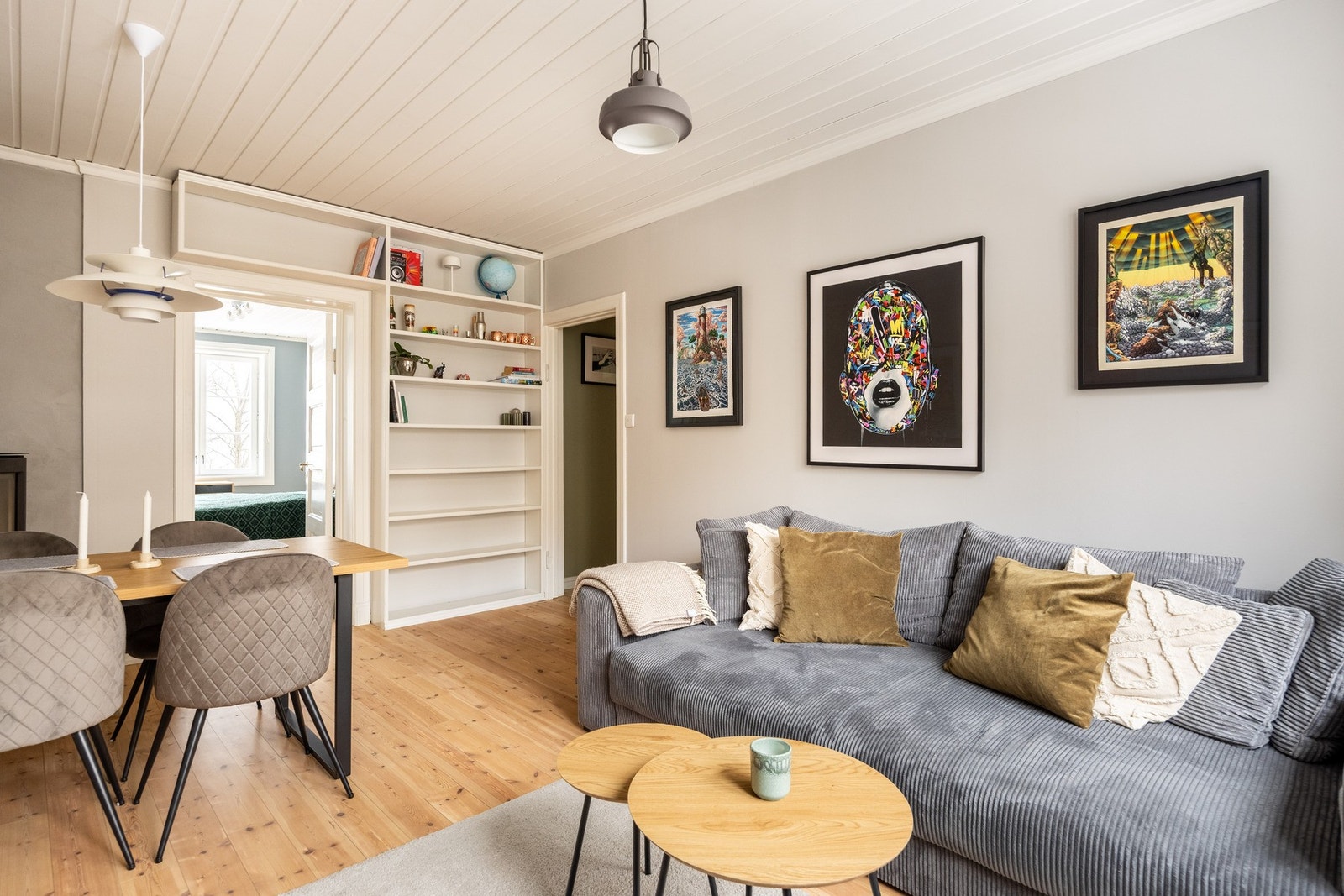 Effektiv og gjennomgående planløsning som skaper en lun og innbydende atmosfære. Galleribilde