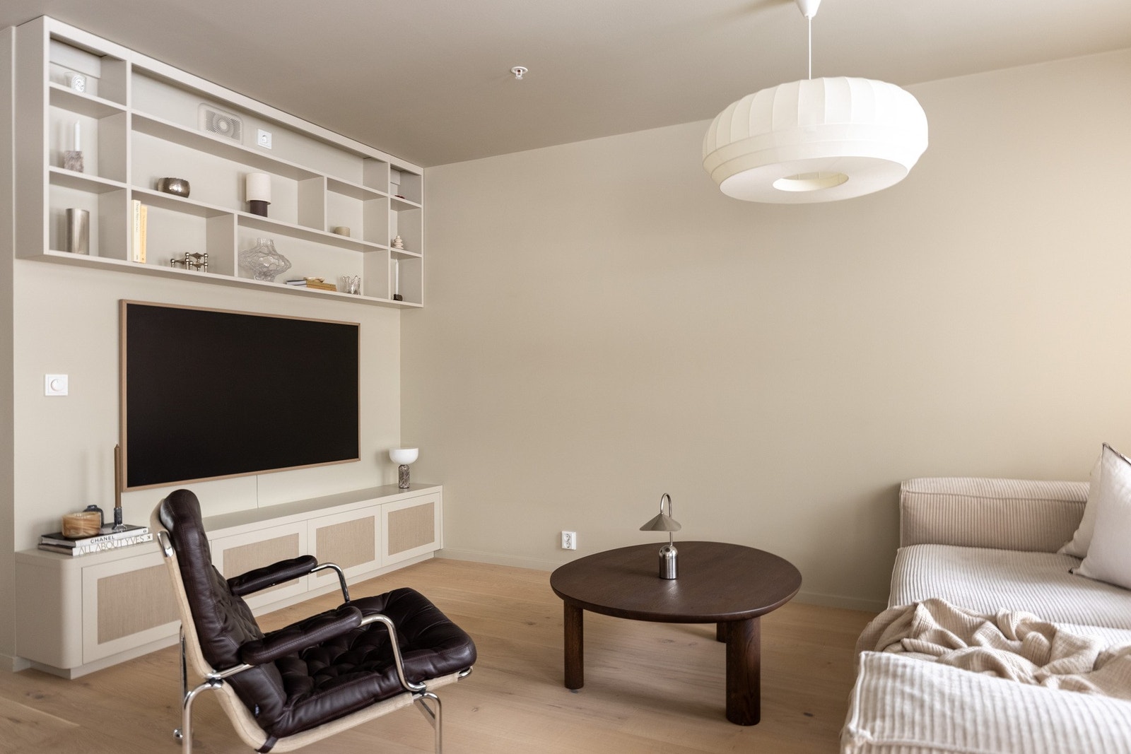 Leiligheten fremstår med svært høy standard og pene detaljer. Galleribilde