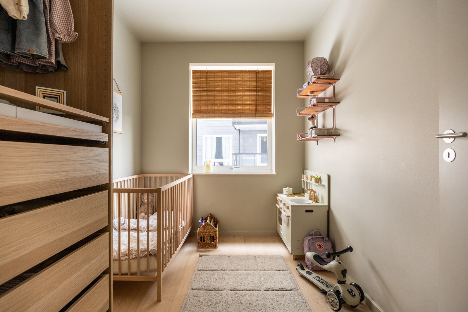 Omkledningsrom benyttet som soverom. Galleribilde