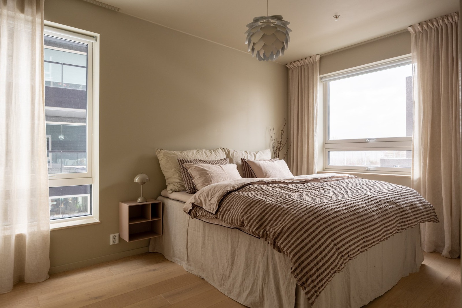 Hovedsoverom med plass til stor dobbelseng. Galleribilde