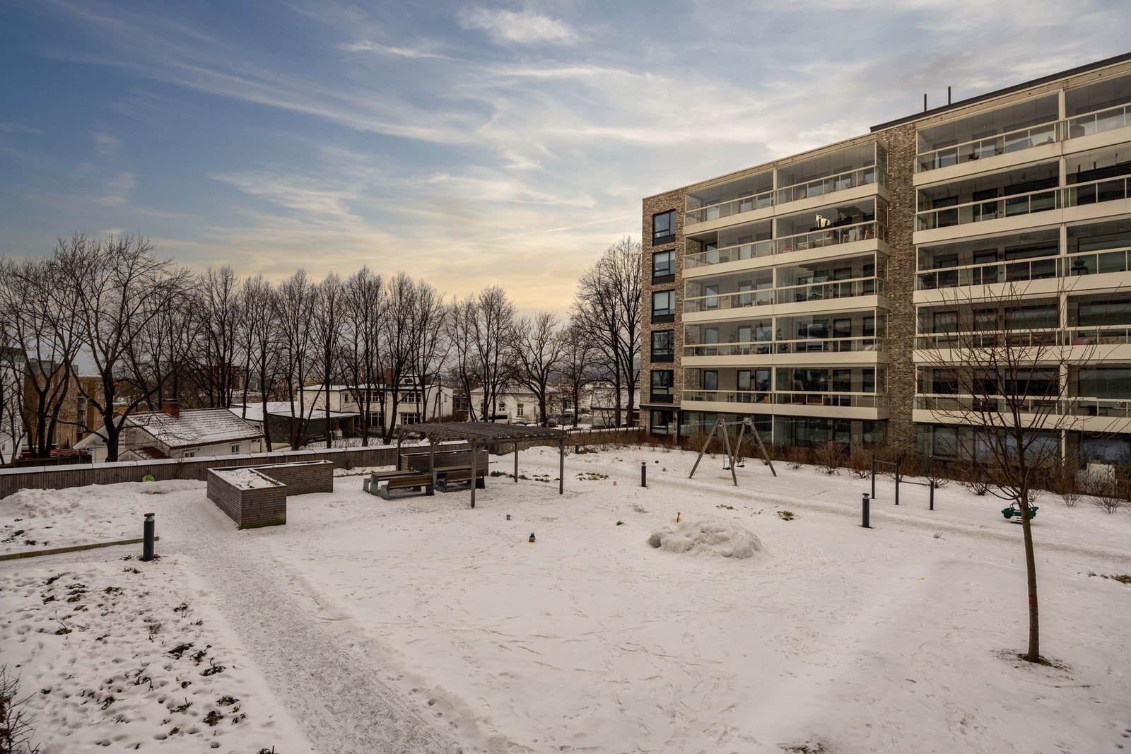 Barnevennlig felles bakgård. Galleribilde