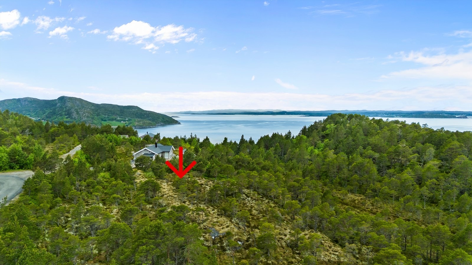 Velkommen til Våberghatten - en stor og flott tomt med mulighet for å realisere hyttedrømmen i vakre omgivelser! (Pilen markerer ca. hvor tomten er) Foto: Interiørfoto v/ Haukdal. Galleribilde