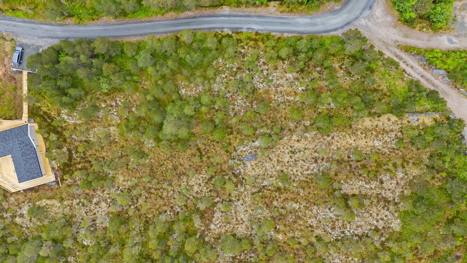 Hitra byr på variert flora og fauna, og det er god rekreasjon både til vanns og til lands. Galleribilde